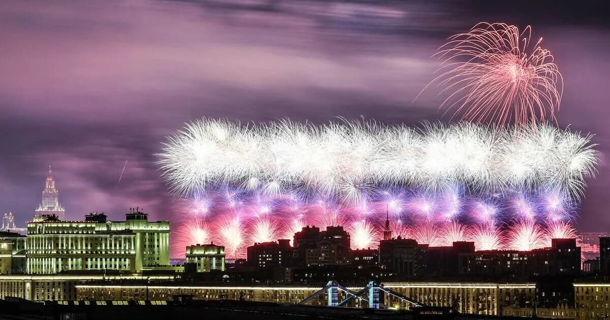 Салют. Праздничный салют 23 февраля Москва. Салют 23 февраля 2024 в Москве. Салют 23 февраля 2023 в Москве.