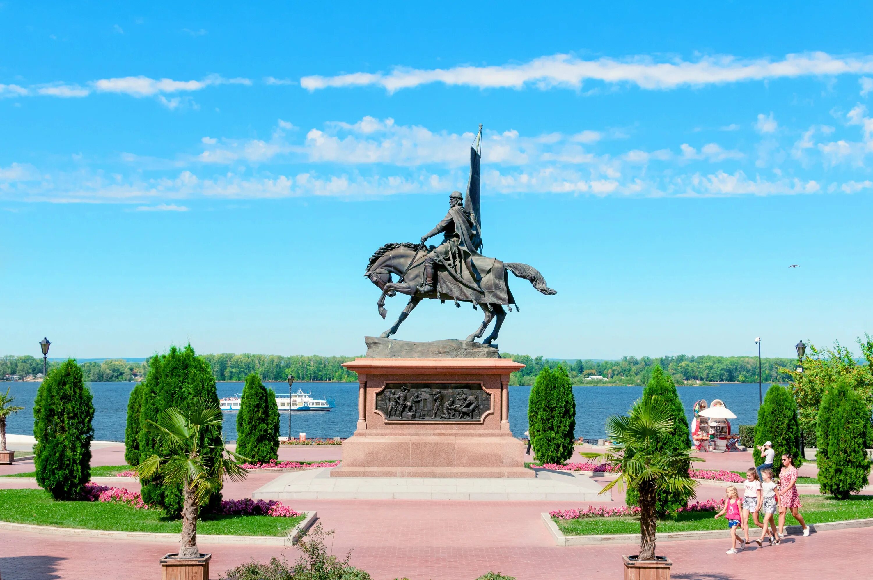 Памятники города самары