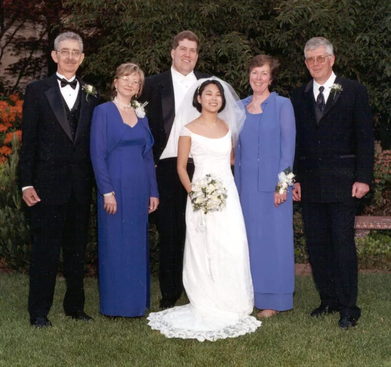 невеста с родителями. отец жениха запретные чувства. жених и невеста в возрасте. отец жениха запретные чувства. жених и невеста драка.