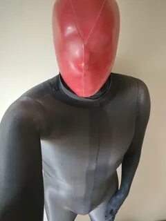 Encasemant on Twitter: "Red latex face #latexhood #encasement #zentai.