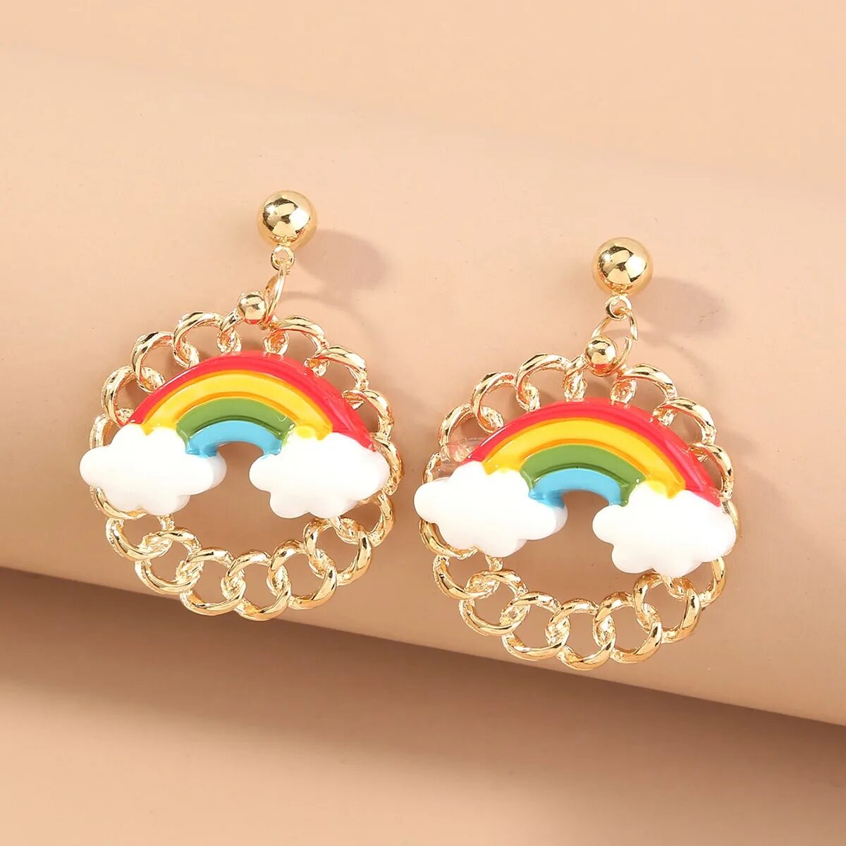 Серёжки радуга. Пять суток за серьги с радугой. Серьги радуга. Серьги лгбт форма сердца. Сережки радуга.