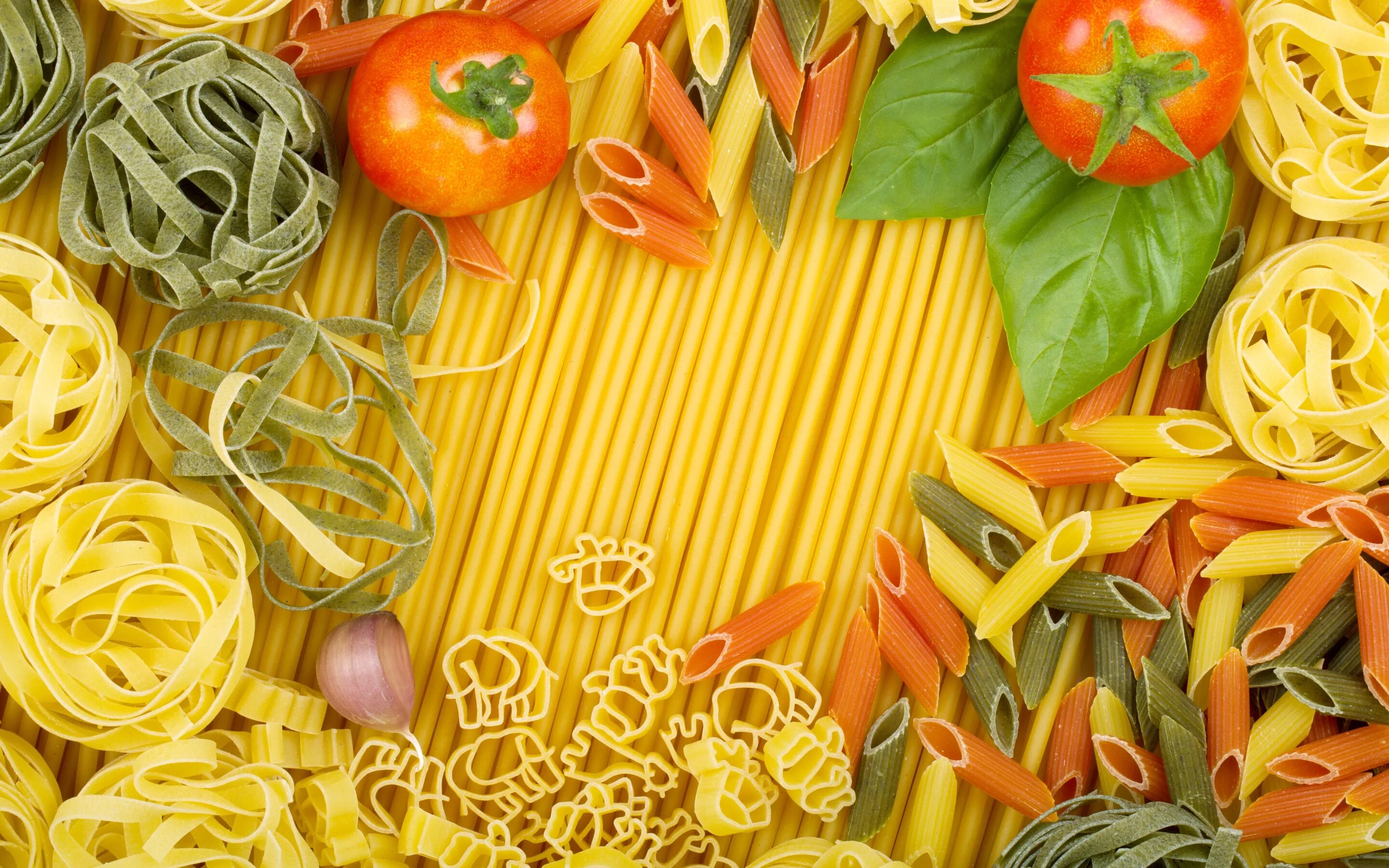 Вермишель лучшие. Томат итальянские спагетти. Красивые макароны. Итальянская кухня макаронные изделия. Фон кулинария.