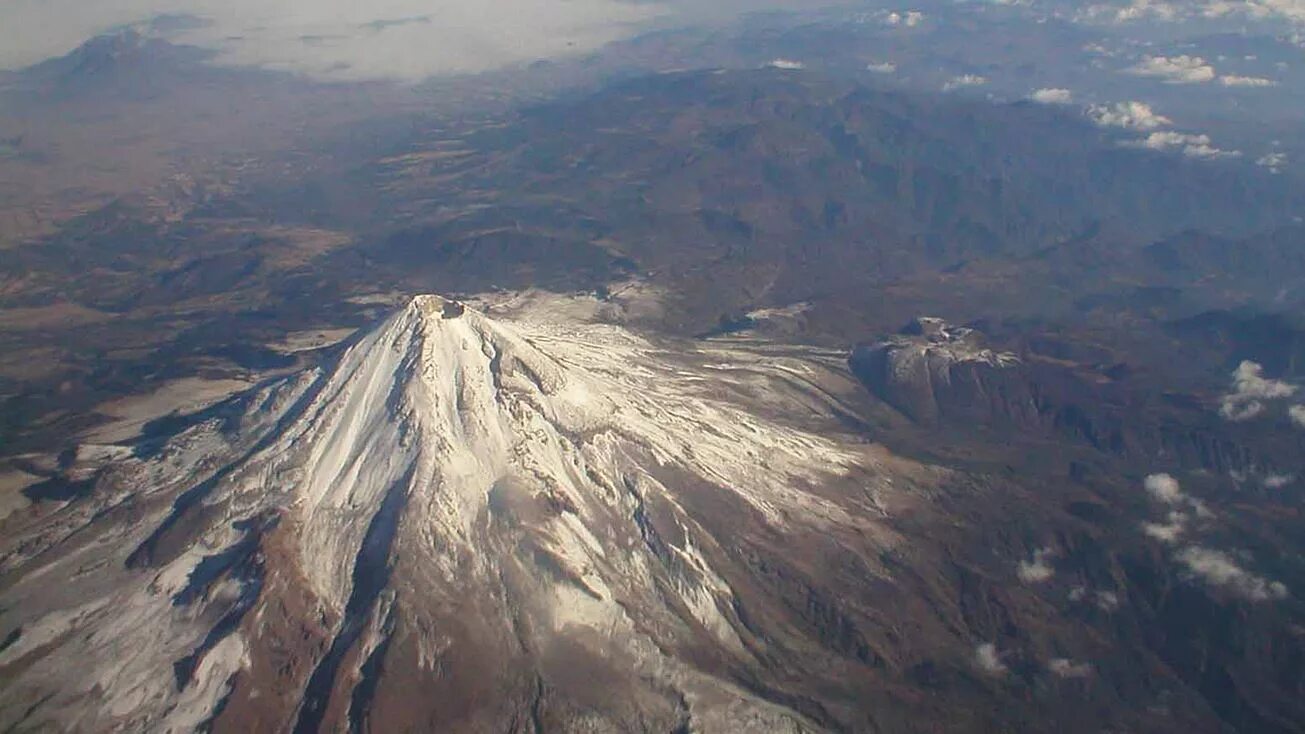 Самая высокая точка мексики. Мексика вулкан Орисаба. Северная Америка вулкан Орисаба. Национальный парк Пико де Орисаба Мексика. Вулканы Мексики пик Орисаба.
