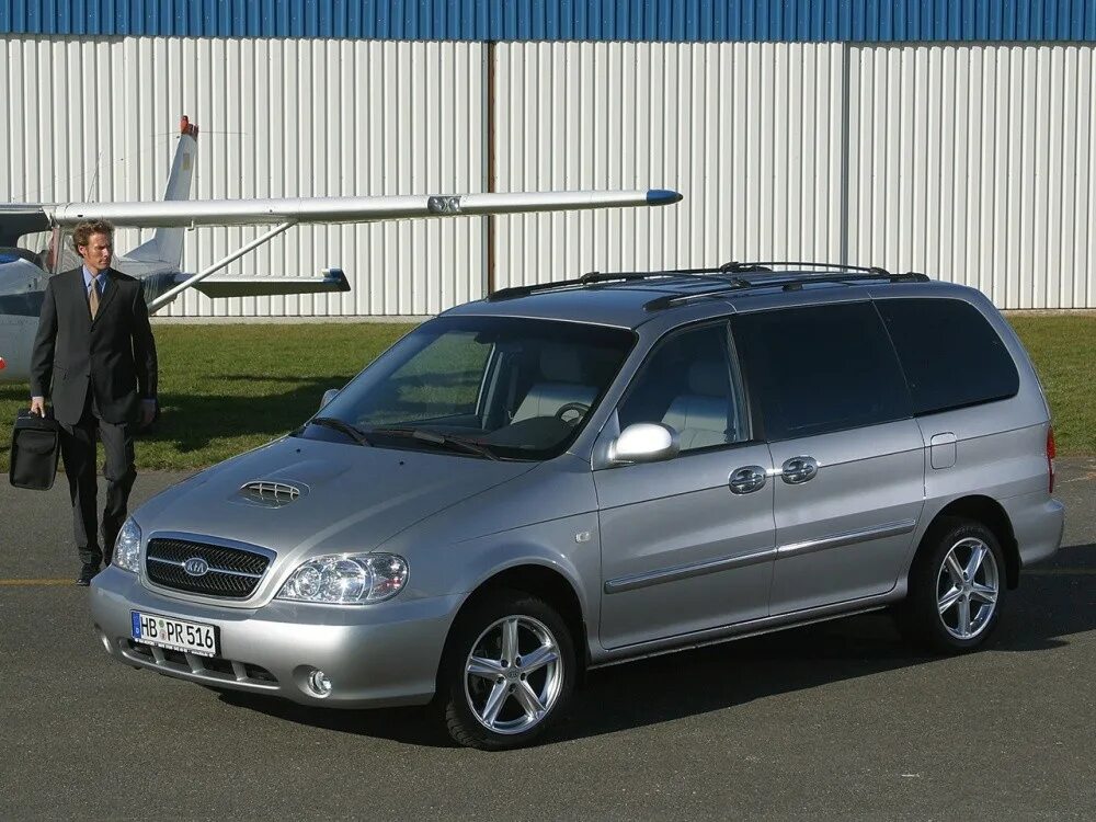 Купить киа карнивал дизель. Kia Carnival 2002. Kia Carnival 1998. Kia Carnival 1. Kia Carnival 2006.