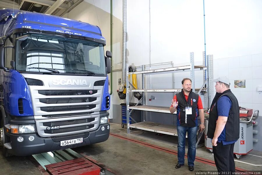 Скания центр нижний новгород. Водитель категории с. Водитель газели. Водитель охранник. Шофер грузовика.