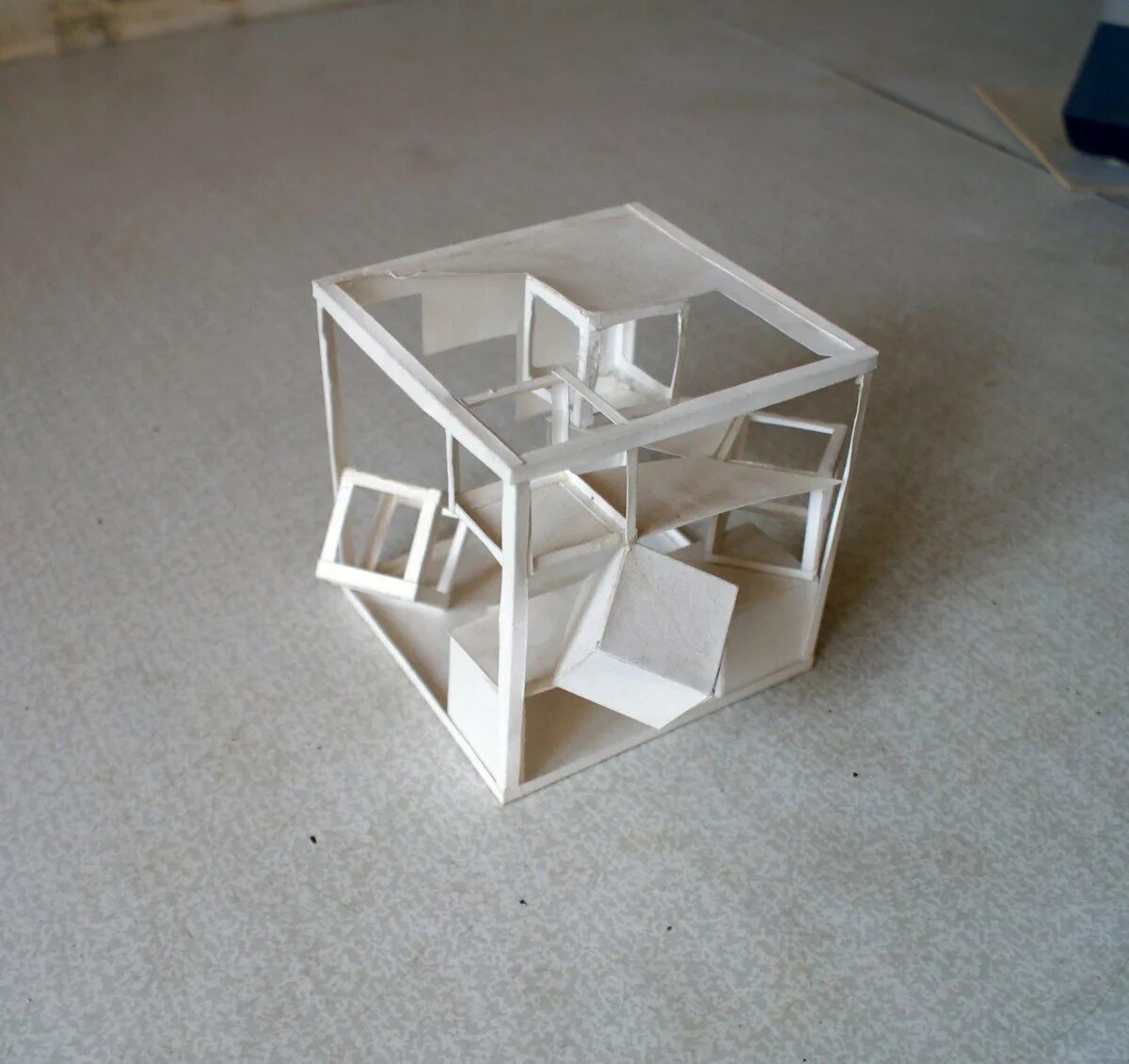 Куб в кубе. Трансформация Куба СФУ. Объемная композиция куб. Композиционное моделирование куб. Пространственная композиция куб.