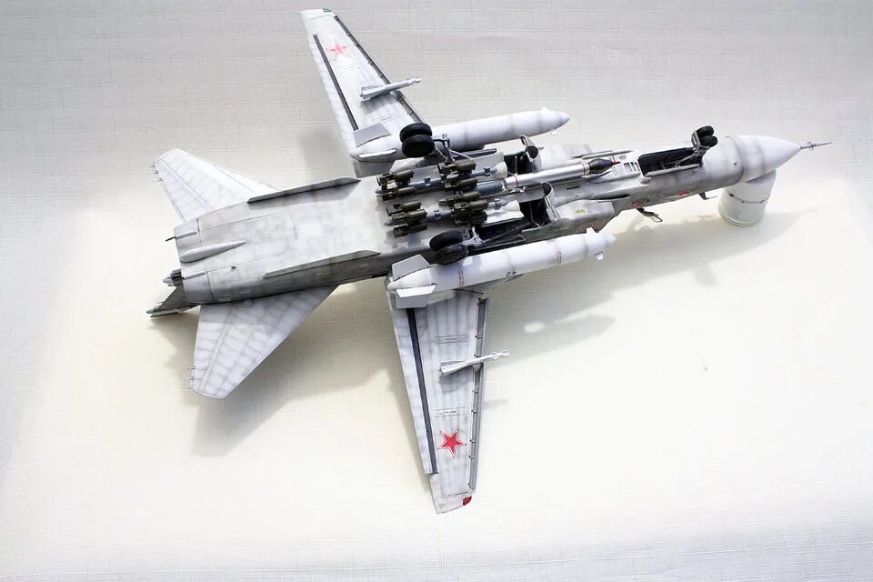 Военное ревю 14.03 2024. Су-24 Трумпетер 1/48. Су-24 1/48 Trumpeter. Су-24 1/48. Су 24 модель.