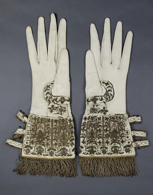 The royal wave: Queen Elizabeth I's coronation gauntlet goes on show at Selfridg