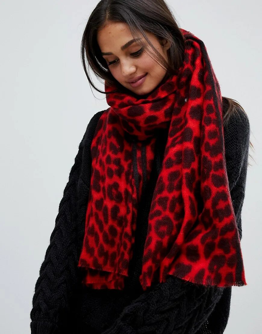 Шарф Zara черный леопард. Stitch pieces шарф. Шарф Gucci Leopard Scarf. Шарф красный.