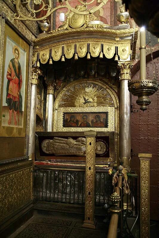 мощи святителя иова в успенском соборе московского кремля. перенесение мощей митрополита филиппа московского святителя. мощи святителя филиппа московского. мощи святителя филиппа в успенском соборе. мощи филиппа.