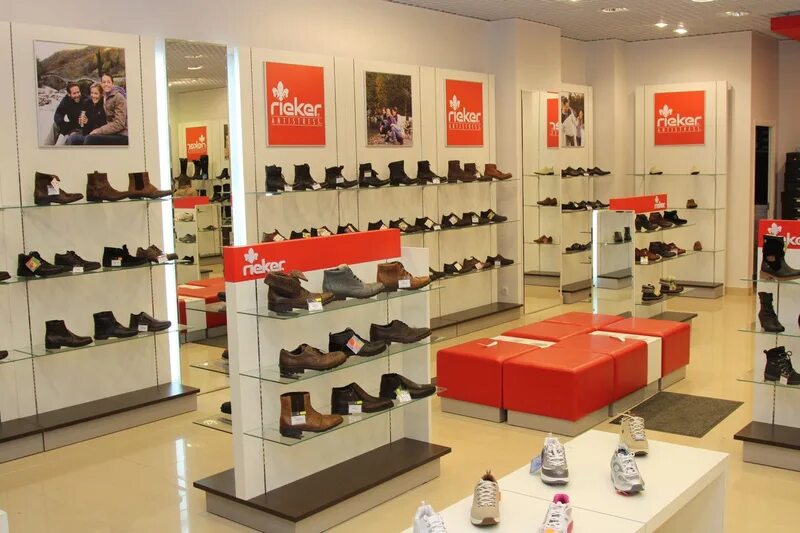 Bally shoes. Shoes outlet. Shoes outlet. Современная выкладка обуви. Аутлет белая дача обувь.