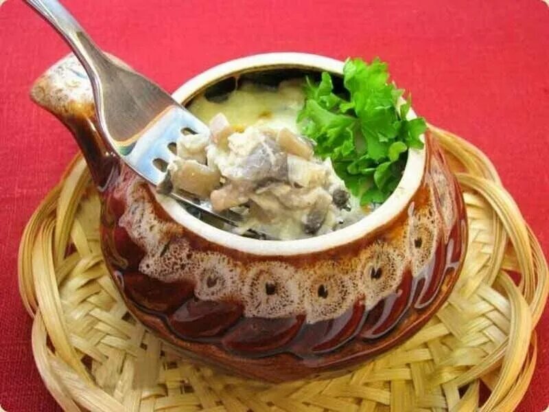 Судак с овощами в горшочке. Рыбный кчуч. Судак в горшочке. Судак по царски в горшочке. Судак в горшочке.