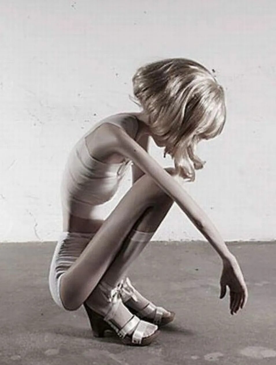 Гипотрофия это патологическое состояние характеризующееся. Выраженное истощение. Анорексия отражение в зеркале. Выраженное истощение. Елистратова софия анорексия.