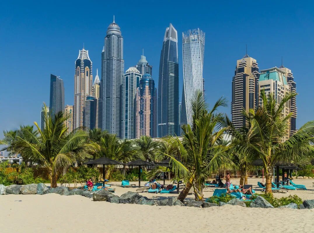 Эмираты ОАЭ Шарджа. Дубай город Шарджа. Пляж Шарджа Дубай. ОАЭ Шарджа небоскреб.
