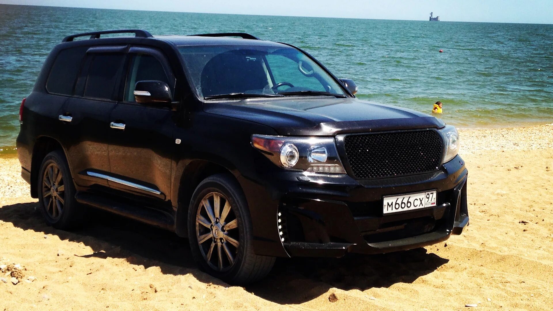 Тойота 200 лошадей. Toyota land cruiser 200 black bison. toyota land cruiser 200 wald black. toyota land cruiser 200 l black bison. toyota land cruiser 200 black tuning.