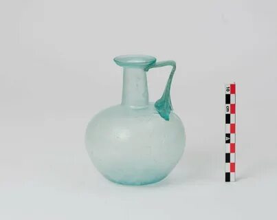 Сосуд с двумя ручками