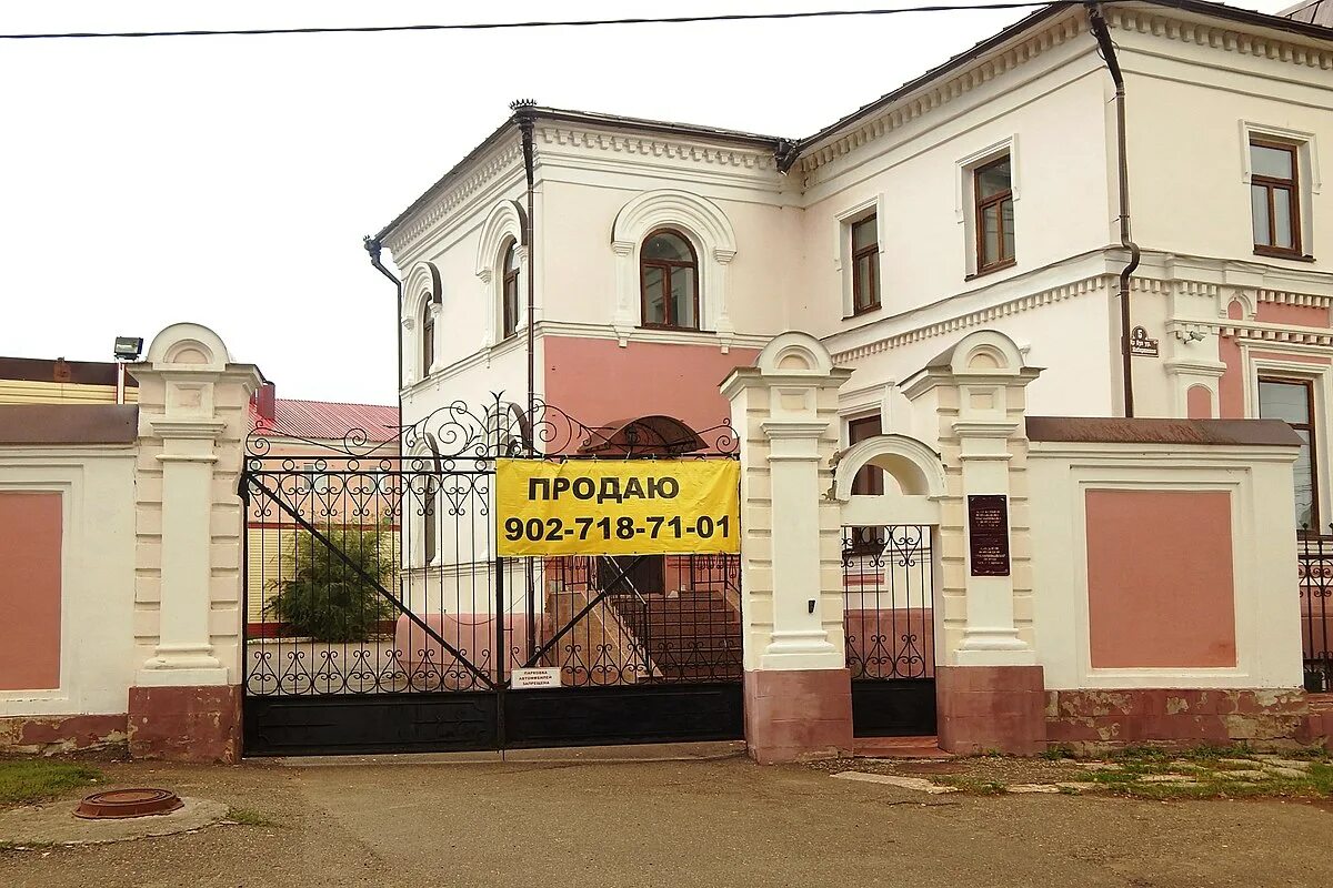 Индекс елабуга татарстан. Елабуга улица набережная 5. елабуга улица набережная 3. ворота елабуга.