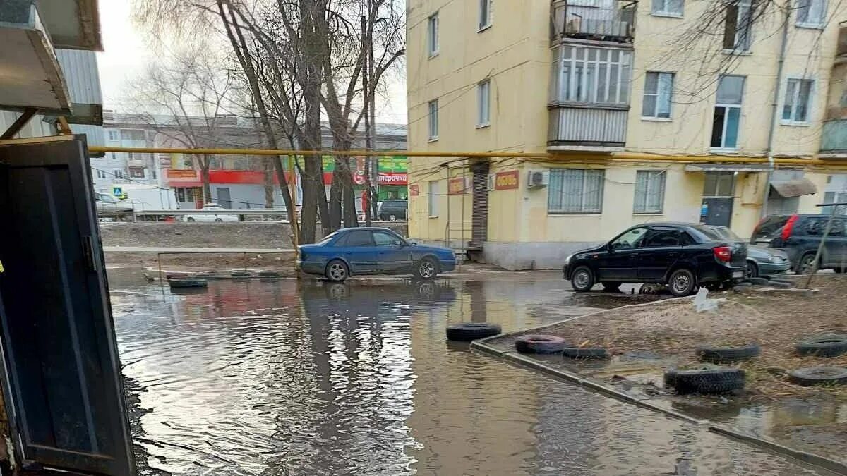 Затопление при обрушении жигулевской гэс. Наводнение самарская область фото. Самару затопило. Самара затопление. Потоп в самаре.