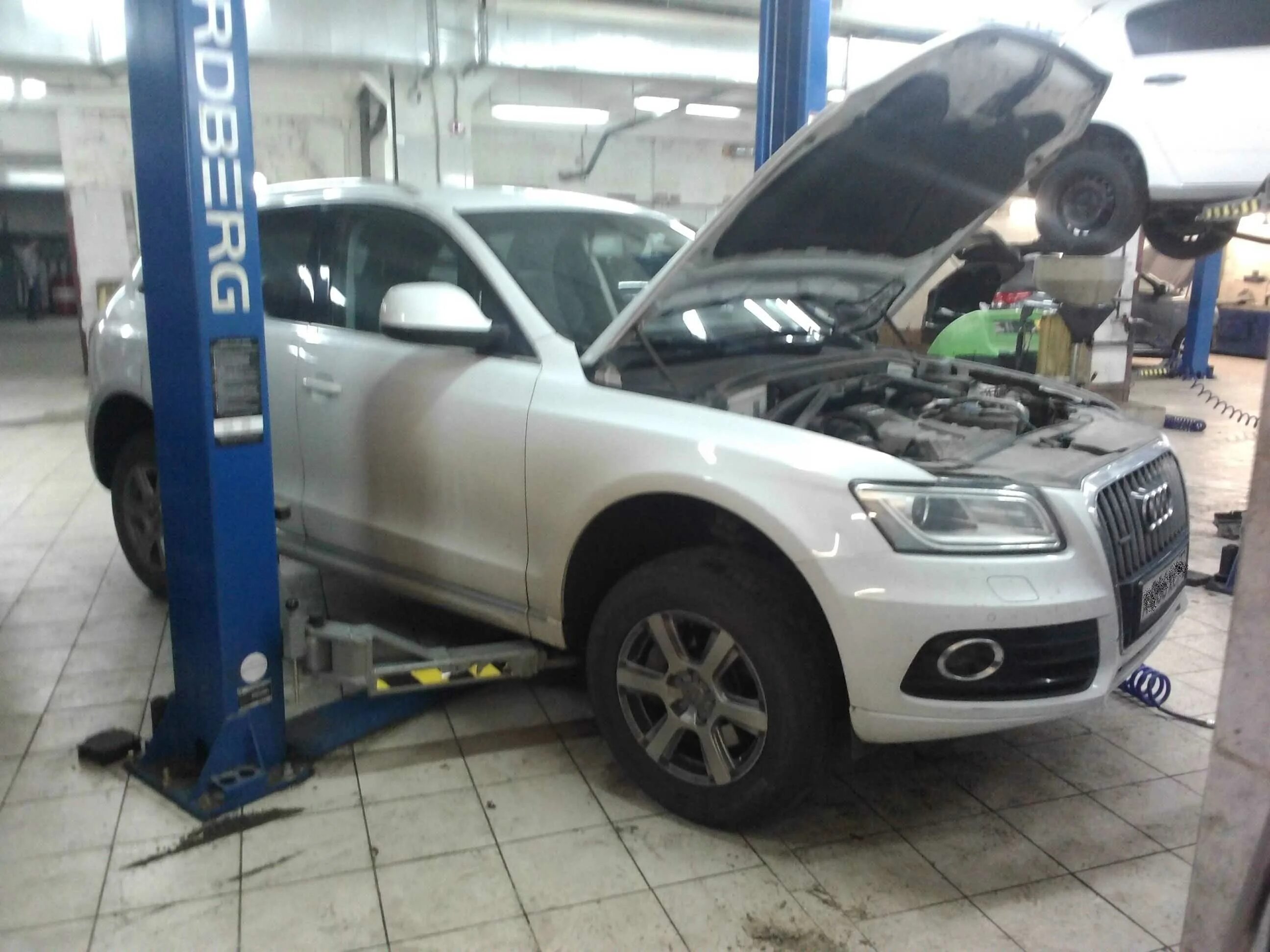 Восстановление геометрии кузова на стапеле. Автосервис audi. Ремонт ауди ростов. Покраска бампера ауди. Ремонт ауди в гараже.