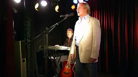 Первый исполнитель песни клен