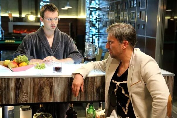 Демотиваторы купание. Два отца и два сына 2013. Сериал 2 отца 2 сына. Бывают два отца. Прикольный бассейн.