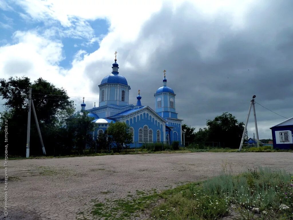 Погода красноармейский район самарская. Храм Покрова Пресвятой Богородицы село волчанка. Красноармейское Самарская область село волчанка. Самарская область Красноармейский район село Красноармейское. Церковь в село Красноармейское Самарской области.