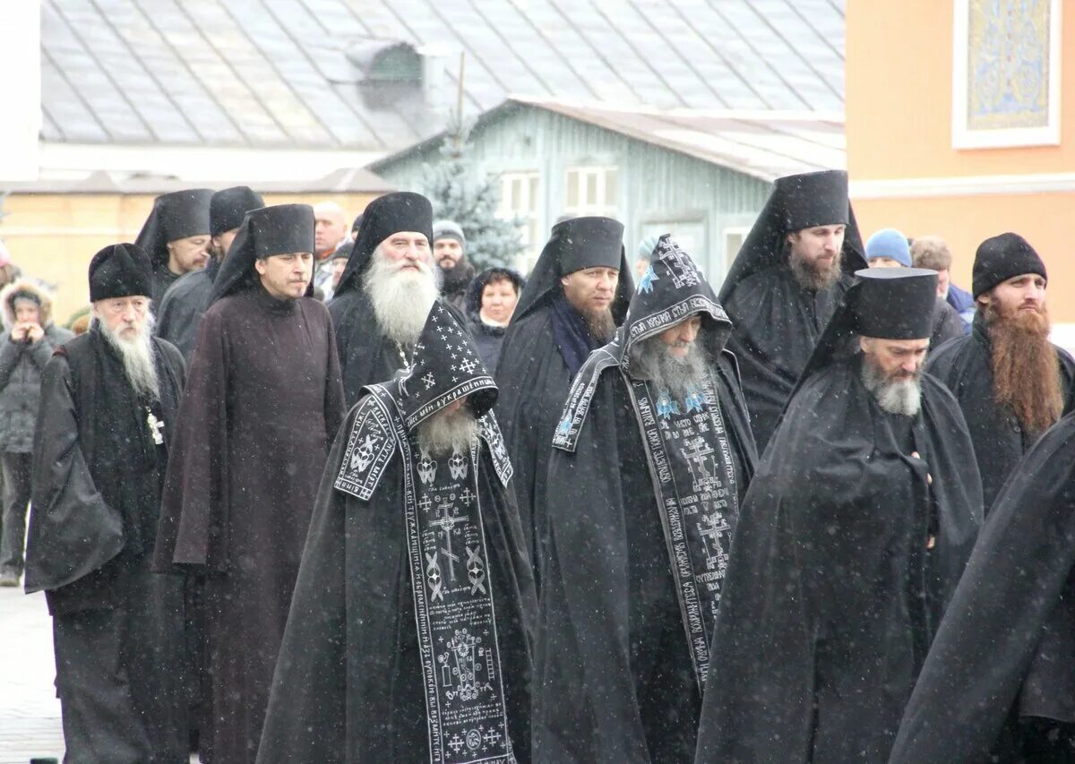 Монахи оптиной