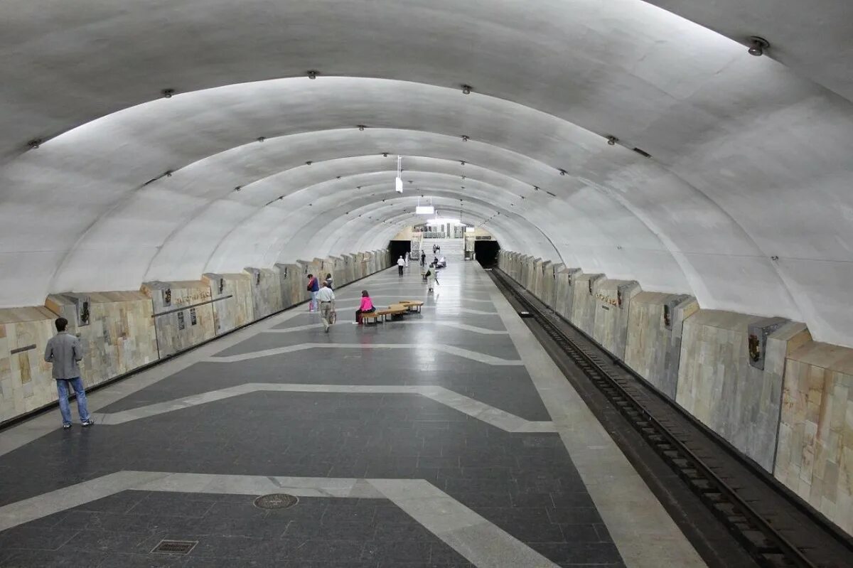 Станция метро тракторный завод харьков. Станция метро армейская харьков. Метро харькова. Метро армейская. Метро войсковая.