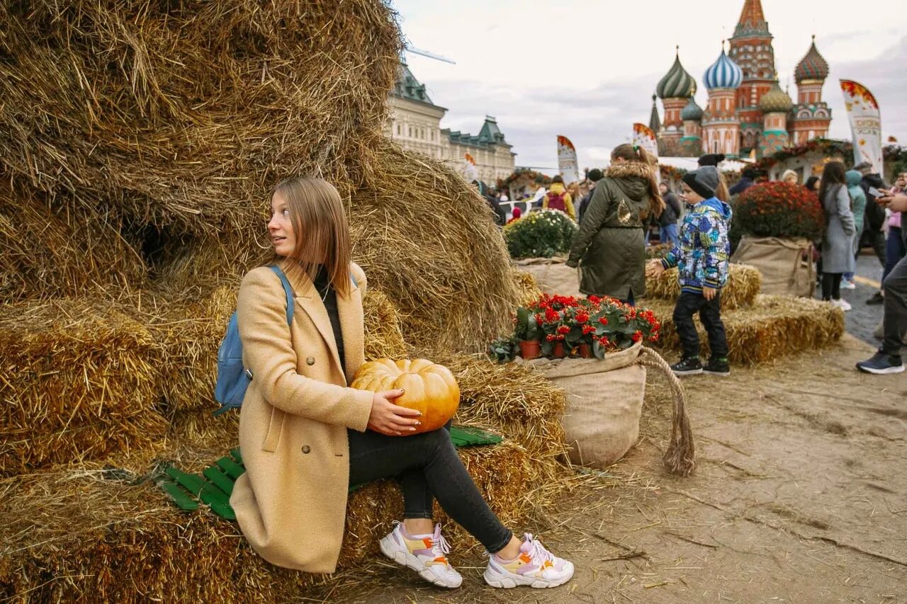 Мероприятия на выходные в санкт. Увлекательные выходные в москве. уикенд в москве. выходные в городе. дружный уикенд в подмосковье осень.