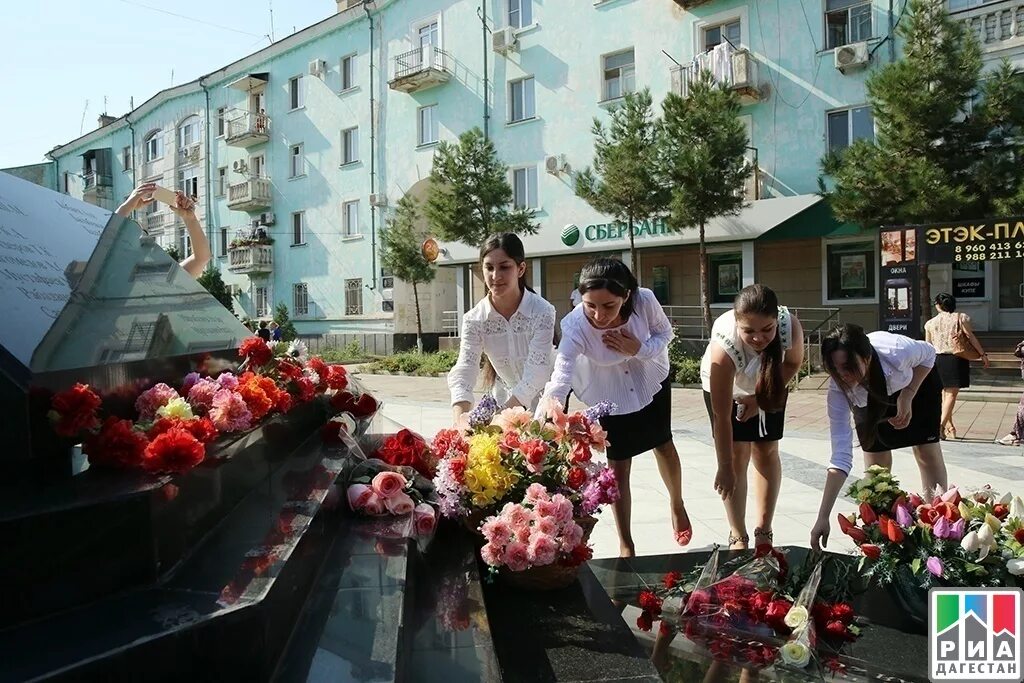 Во сколько произошел теракт вчера. Теракт в Буйнакске 4 сентября 1999. Взрыв в Буйнакске 4 сентября 1999. Буйнакск 4 сентября 1999 года.