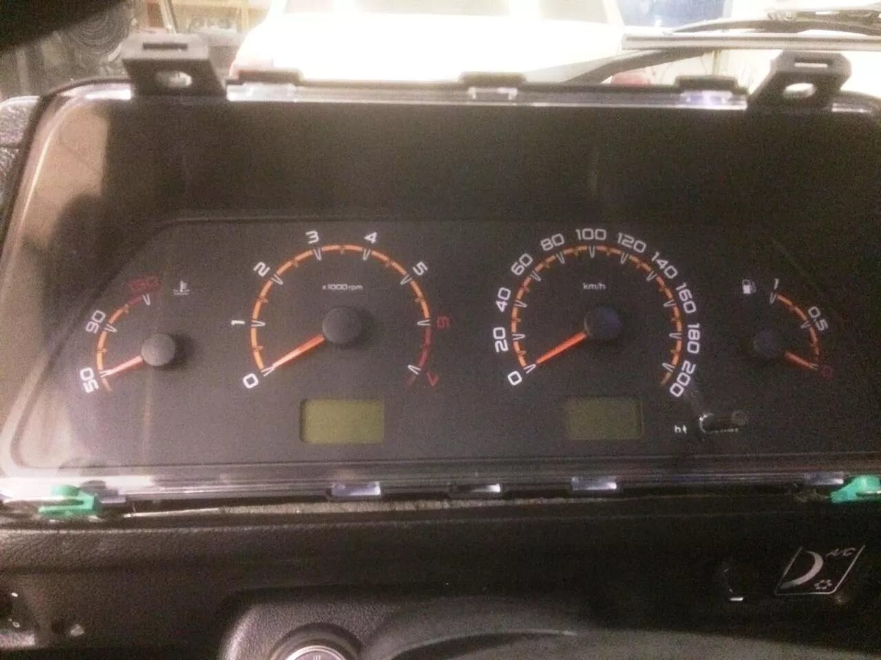 Электронная панель нива 21214. Ваз 21214 комбинация приборов niva. Комбинация приборов 21213-3801010. Приборка ваз 21214 нива. Ваз 21214 комбинация приборов niva.