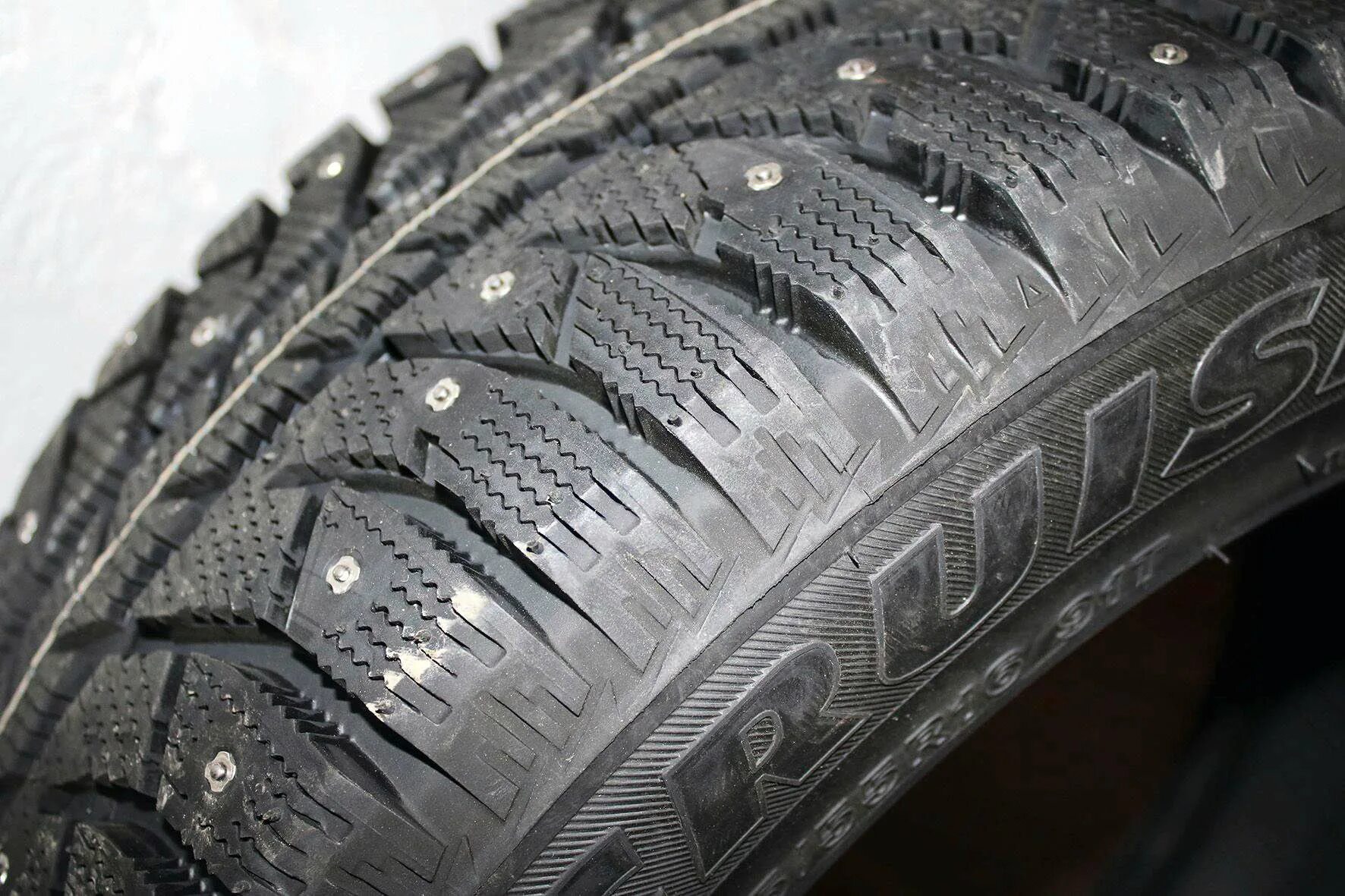 Шины бриджстоун айс. Bridgestone Ice Cruiser 7000s. Bridgestone Ice Cruiser 7000. Bridgestone Ice Cruiser 7000s 205/55 r16. Бриджстоун айс Крузер 7000.