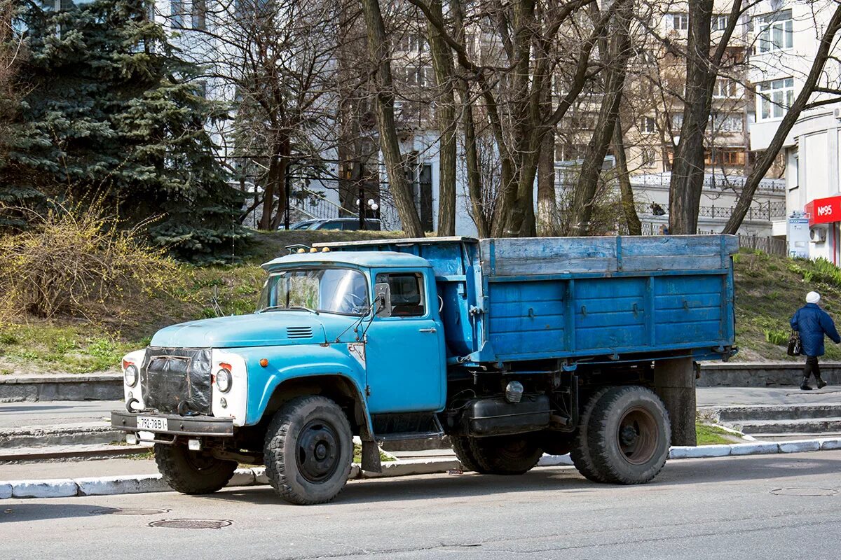 Грузовик зил 130 бортовой. Грузовик зил 130. Зил 130 фура. Зил-130 грузовой. Зил 130 mmz.