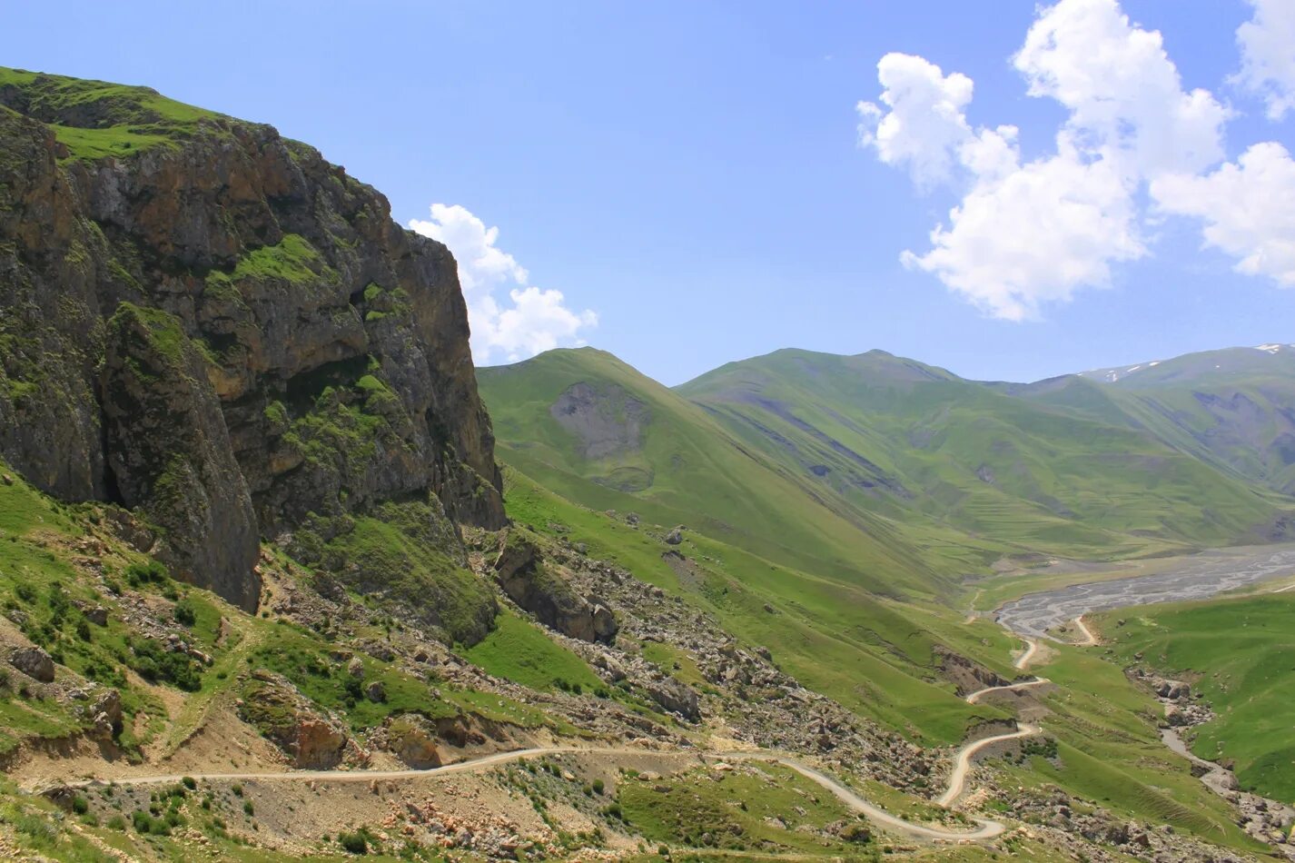 Азербайджан город губа село Хыналыг. Село Хыналыг Азербайджан. Горы Шамкир Азербайджан. Кусары горы.