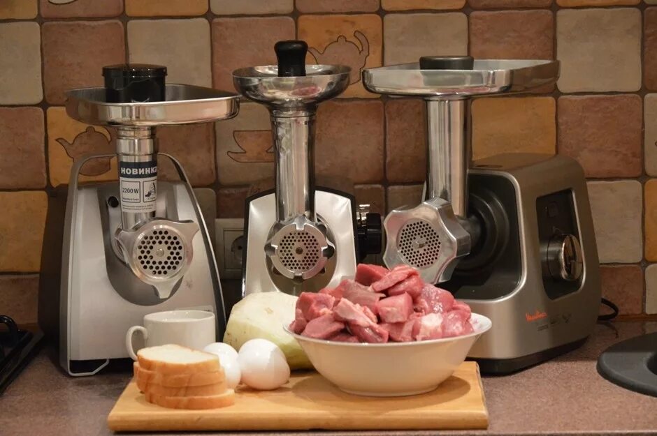 Мясорубка moulinex me 858d32. Wollmer m905. Delimano joy meat mincer pro. Мясорубка на столе. Мясорубка электрическая 2022 года.