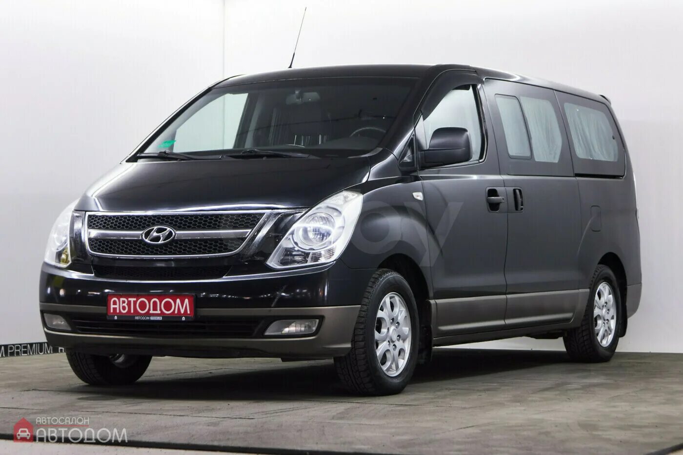 Купить хундай н. Hyundai h1 2010. Хундай н-1 2,5 МТ. Hyundai h1 модель 2017-2021. Hyundai h-1 черный спереди.