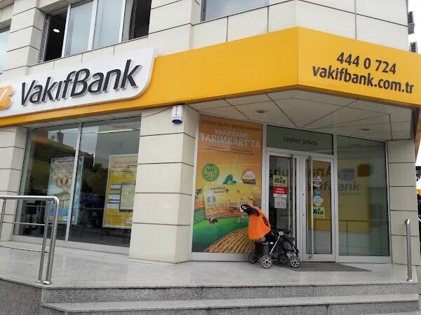 Сайт банков турции. Вакифбанк в Турции. Vakif Bank Турция. Vakif Bank Турция фото. Vakifbank Обменник Манавгат.