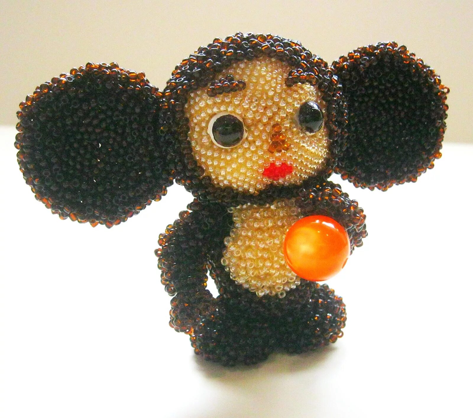 чебурашка из фетра. поделка чебурашка. сделать чебурашку своими руками. чебурашка из бисера. чебурашка игрушка.