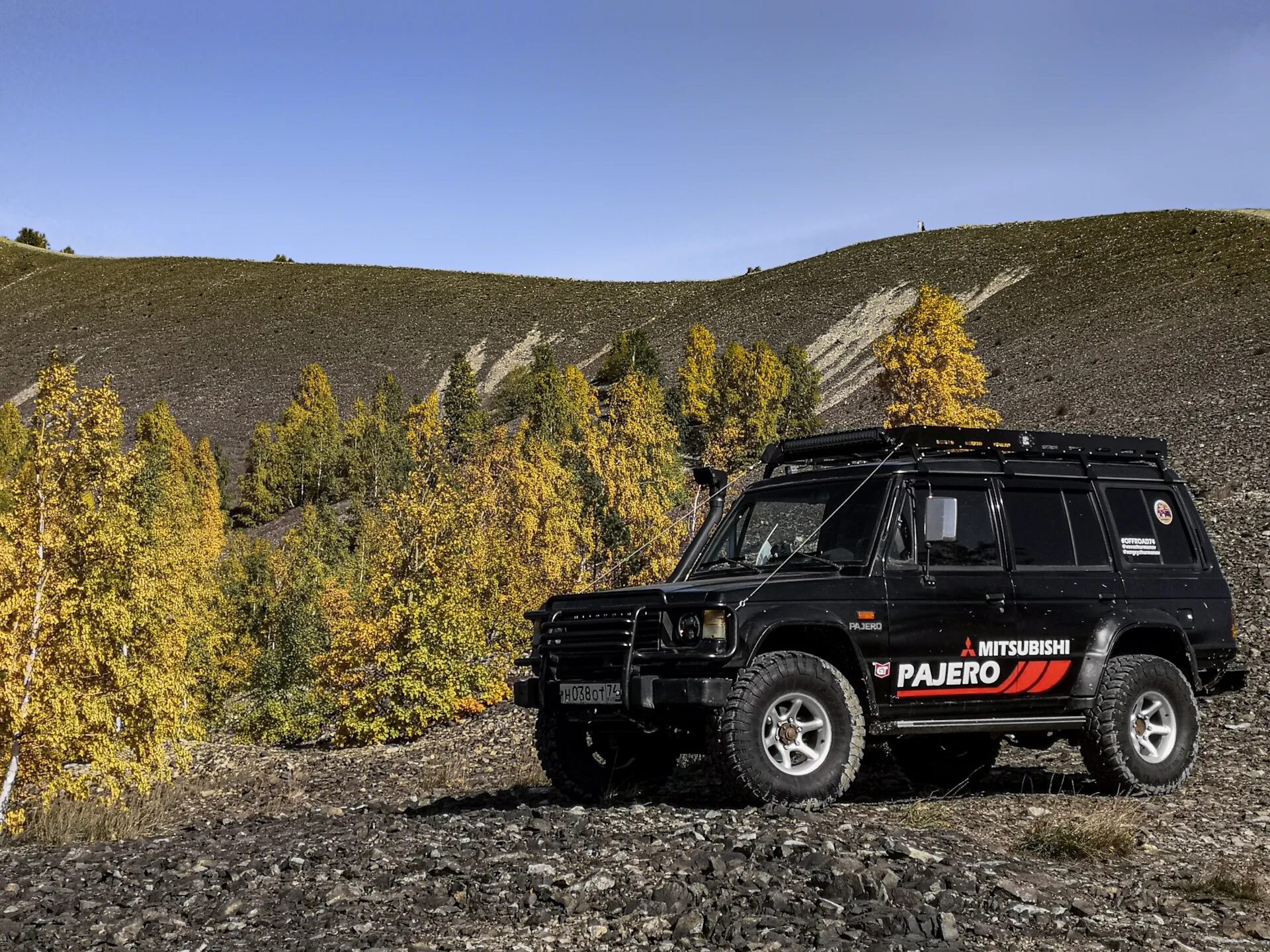 Mitsubishi pajero 1 поколение. Mitsubishi Pajero 1. Mitsubishi Pajero 1981. Паджеро 1 поколения. Мицубиси Паджеро 1987.