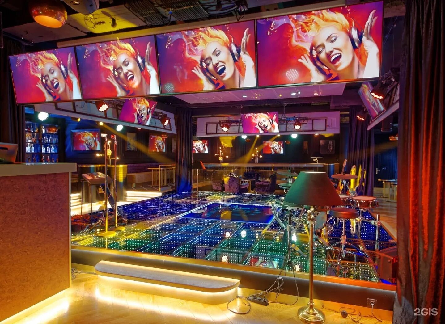 Мьюзик поинт на арбате. Развлекательный центр арбат. Развлекательный центр арбат. Музей арбат 16. Культурный развлекательный центр.