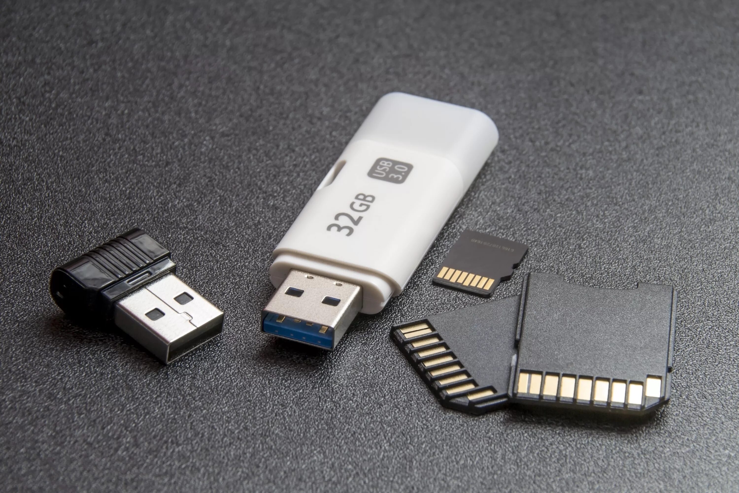 Flash technology. Флешка фат 32. память юсб флеш. флеш-память (flash memory). флешка с защитой.