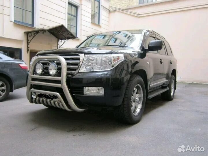 Land cruiser 200 с кенгурятником. Тойота ленд крузер 200 с кенгурятником. Кенгурятник на toyota land cruiser 200. Кенгурятник тойота ленд крузер 200. Кенгурятник 200.