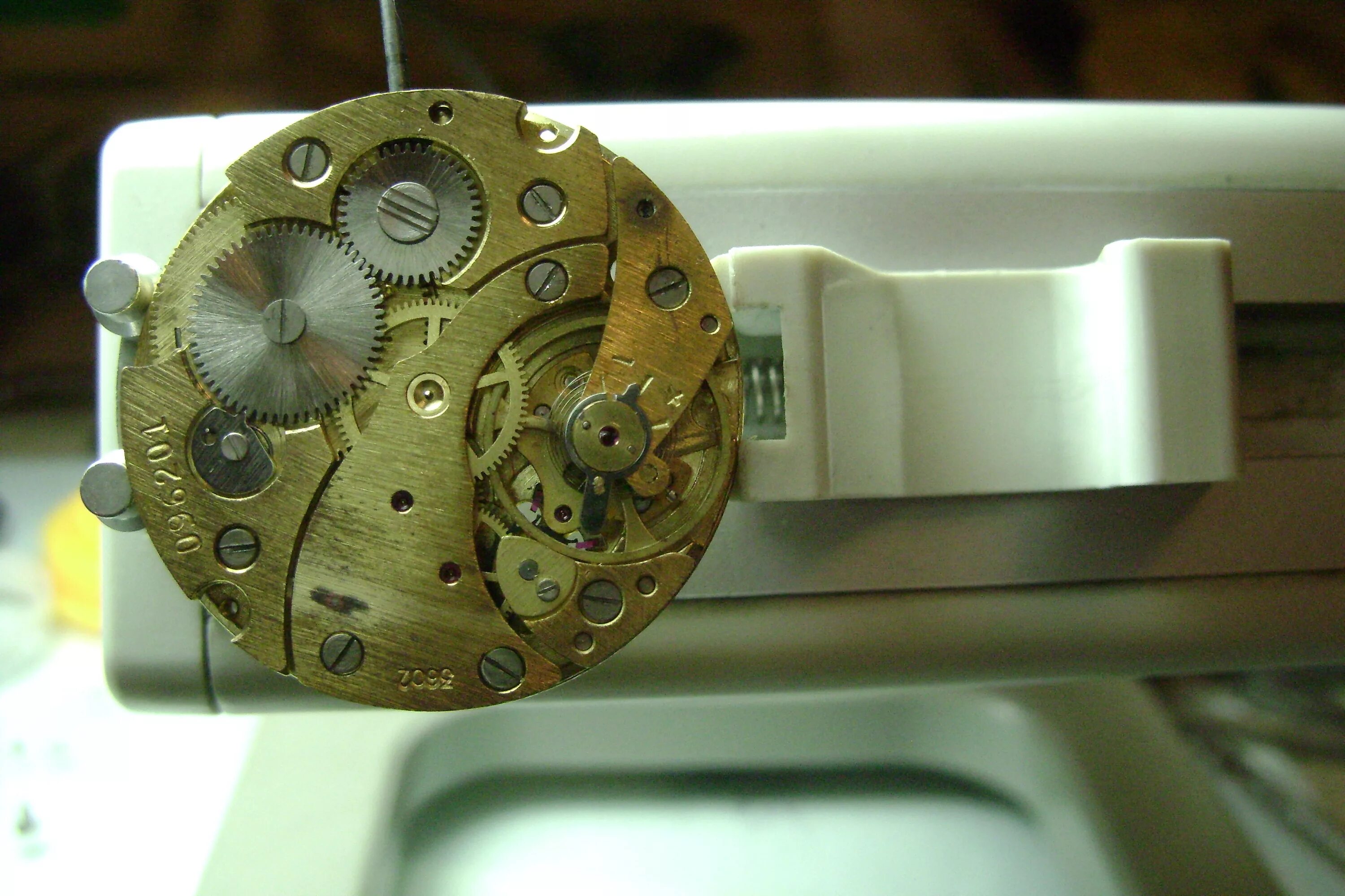 Часы молния старые. Ремонт пружины в часах. Часы карманные молния механизм. Механизм молния 3602. Часы молния в разборе.