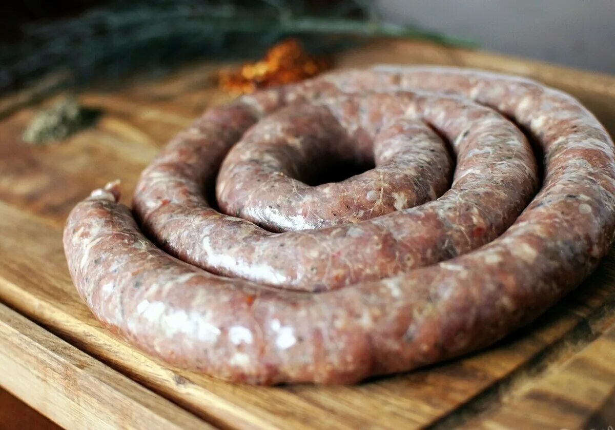 Колбаса домашняя рецепты сборная. Нэкулъ адыгейская колбаса. домашняя колбаса. колбаски домашние. дом колбаса.