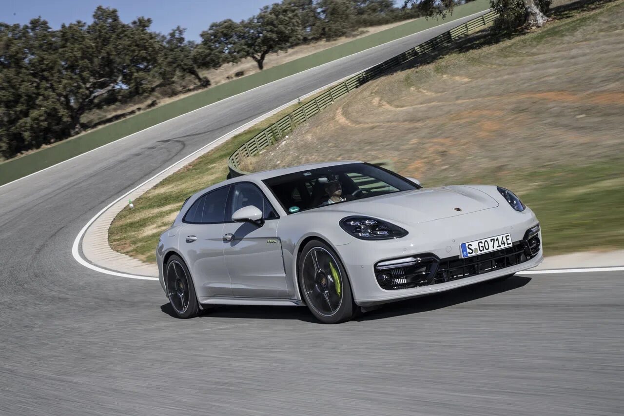 Panamera e hybrid. Порше Панамера турбо s 2018. Порше Панамера 911 турбо s. Porsche Panamera Turbo s e-Hybrid Sport. Порше Панамера Sport Turismo gibrid.