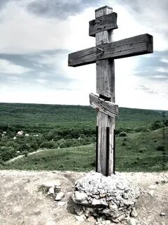На далеком холме старый