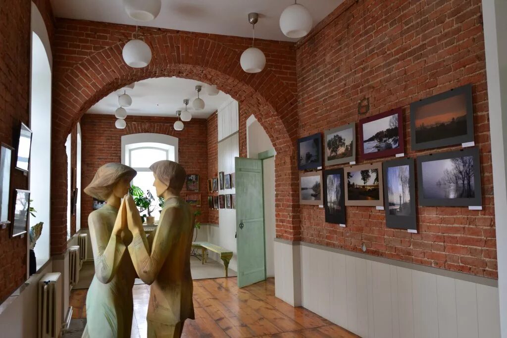 Мр тарусский. Тарусская картинная галерея, Таруса. Школа искусств Таруса мозаика. Таруса искусств школа искусств. Художественная школа Таруса.