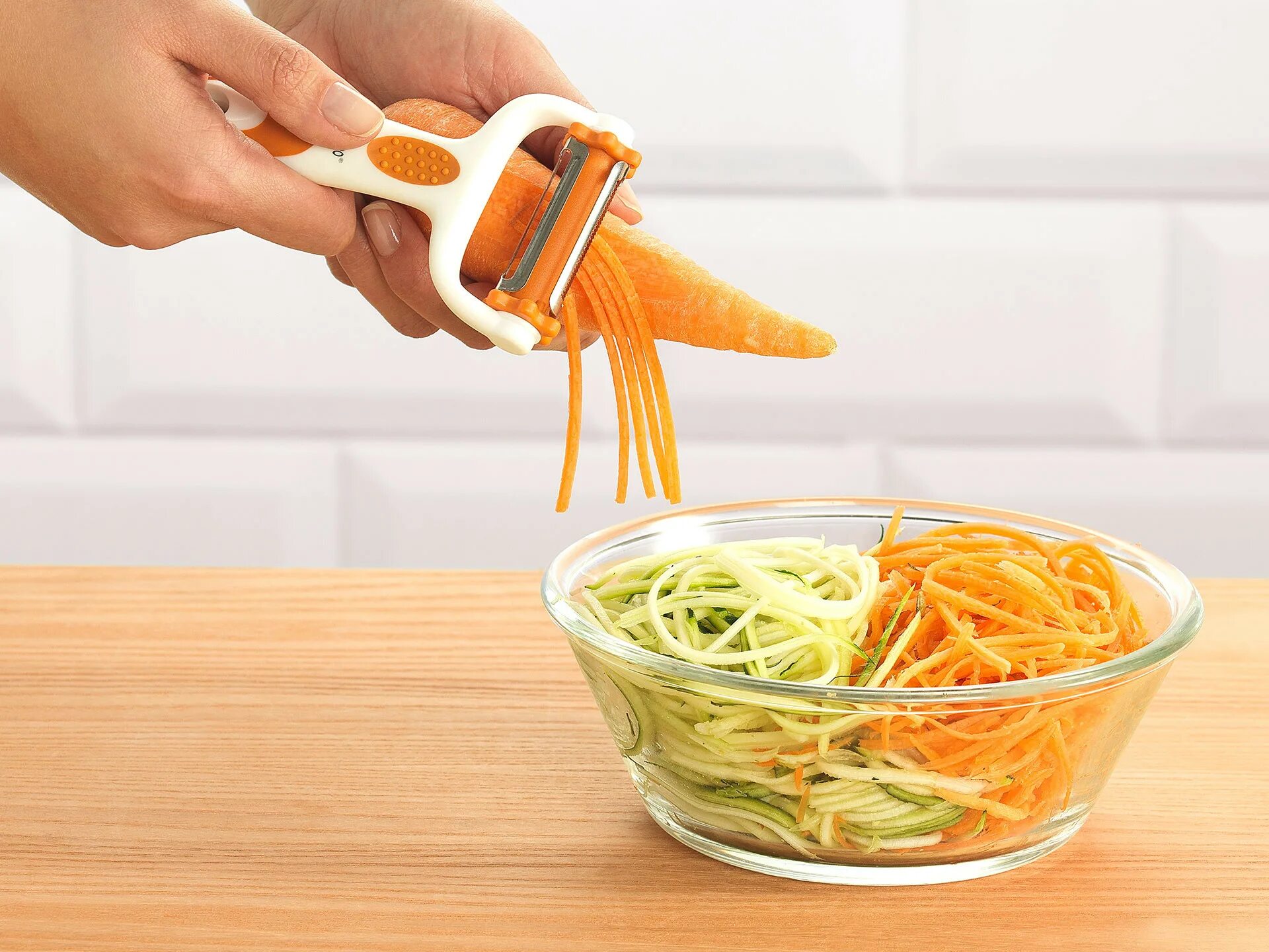 Чистка для овощей и фруктов. Delimano Brava Spiralizer Top shop. Очиститель для овощей. Нож для чистки овощей и фруктов.