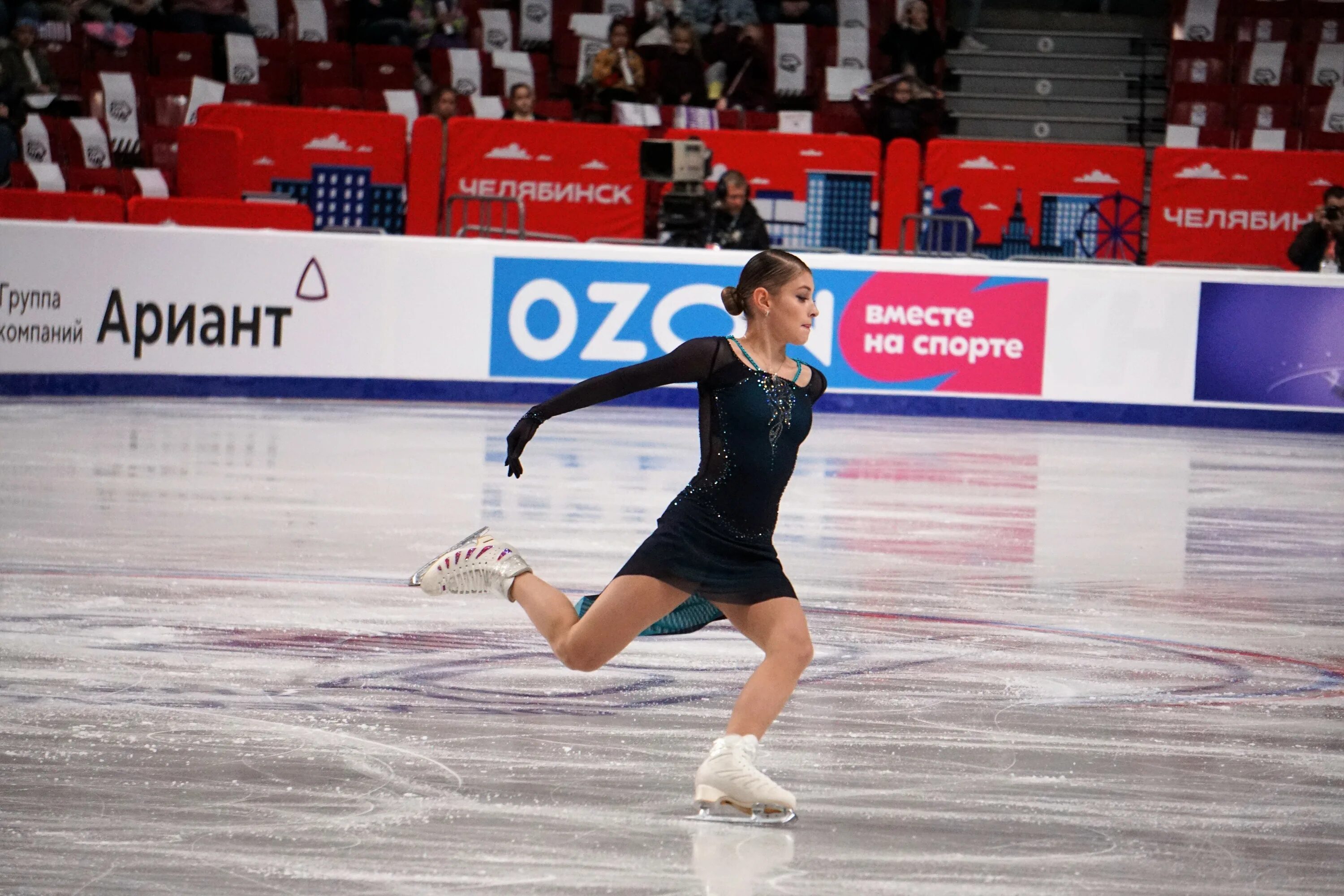 Награждение. Гран при по фигурному косторная. Гран при по фигурному косторная. Косторная платья 2022. Анна щербакова гренобль.