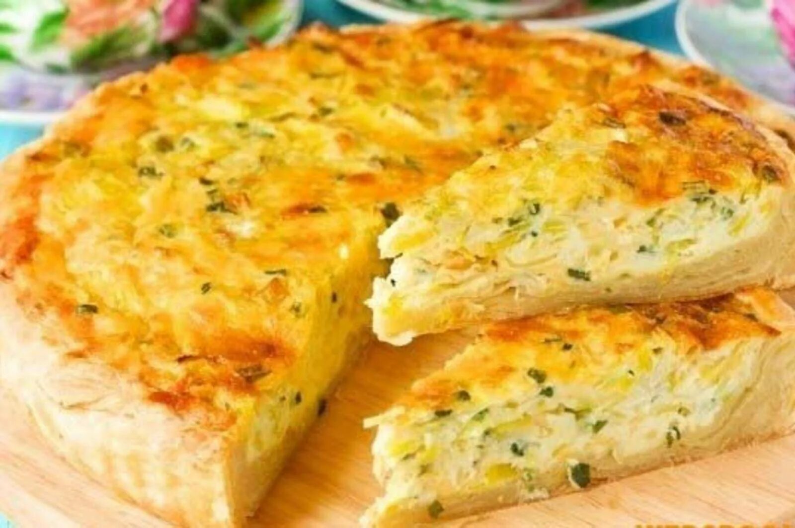 Мини пирог с беконом и яйцом. Пироги с сырым яйцом. Пироги с сырым яйцом. Пироги с яйцом сверху. Пироги с сырым яйцом.